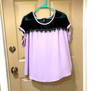 *TORRID lilac and black lace top - Plus SZ 0